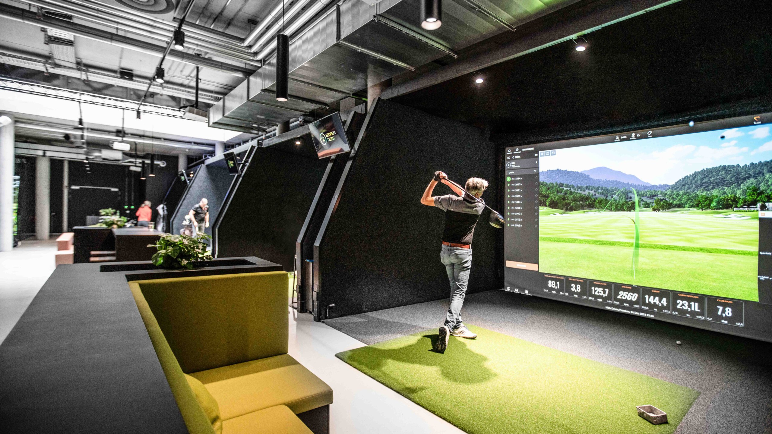 Seven Tees Golf and Bar | Studio Aisslinger